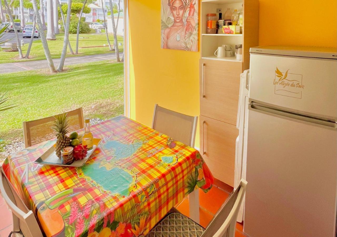 Chaleureux Studio 4 Personnes - Residence Anse Des Rochers - " Les Alizes Du Soir " Tout Equipe Et Citerne D'Eau Saint-Francois  Eksteriør billede